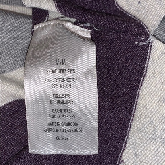 Sweater ,stitching that goes up front middle&back - Picture 9 of 9